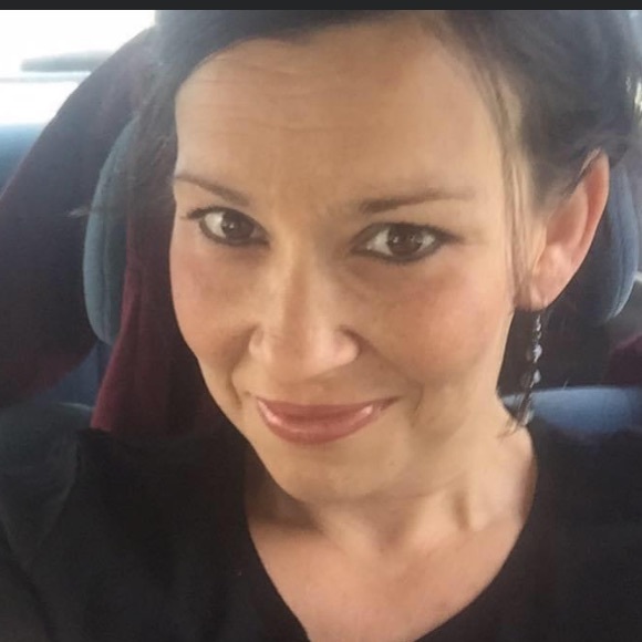 Meet your Posher, Amanda - Picture 2 of 2